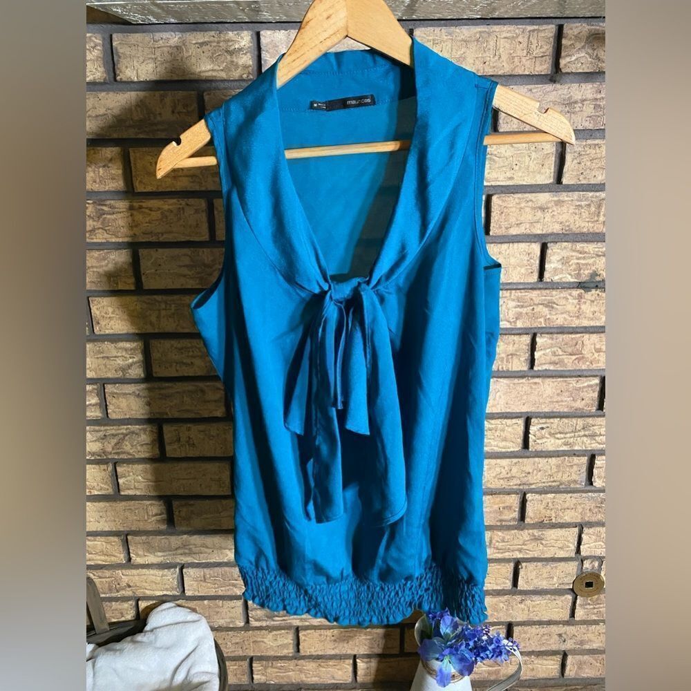 Dressy Maurice’s tank top with front knot